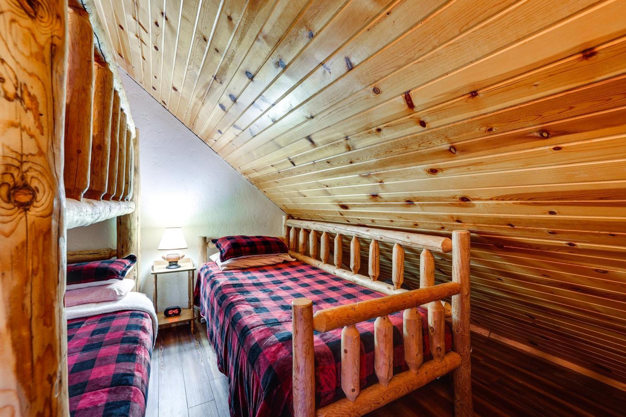Peaceful Garden Valley Cabin With Private Deck! Crouch エクステリア 写真